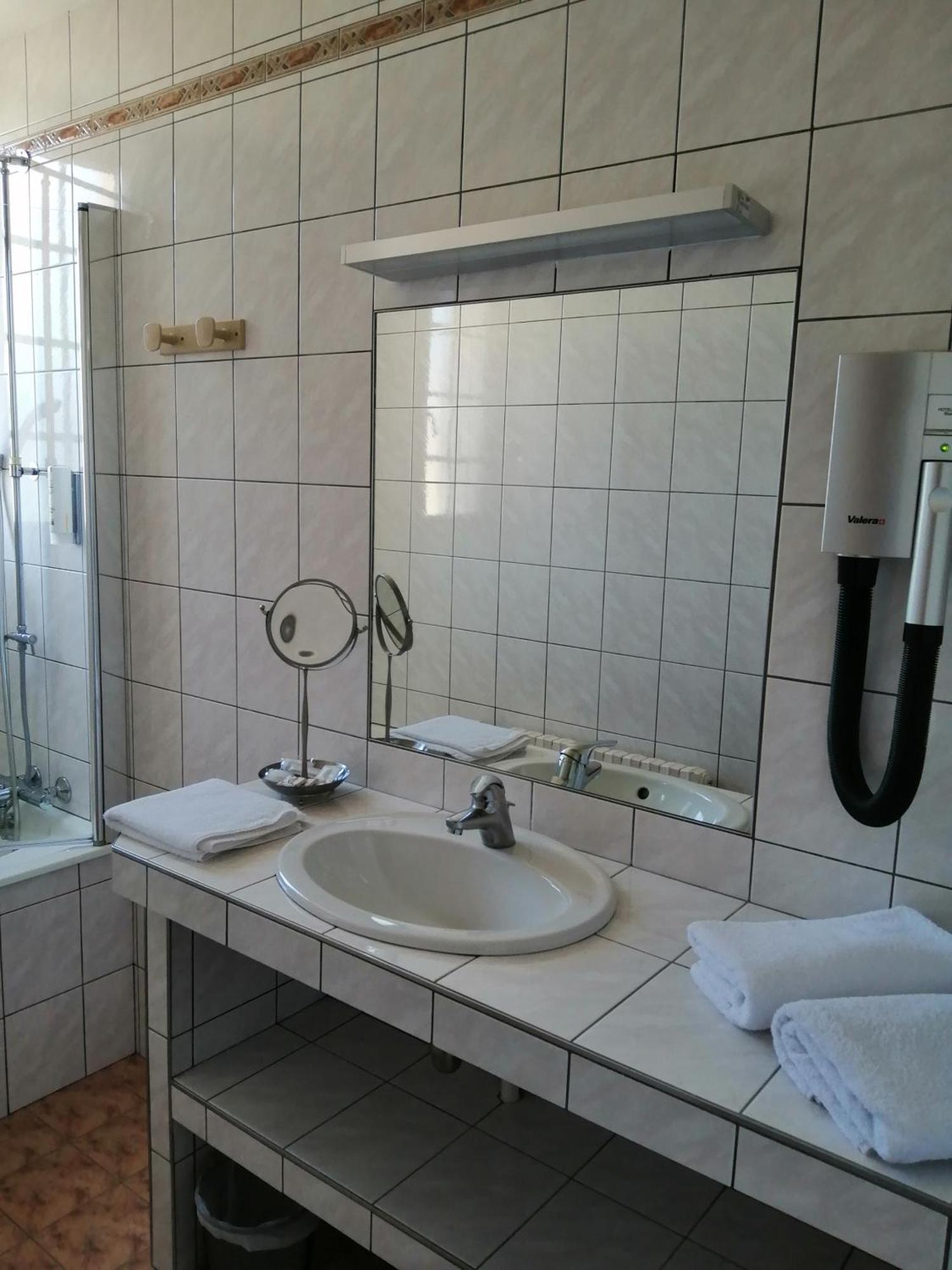 Hotel Les Fleurs Pontaubert Dış mekan fotoğraf